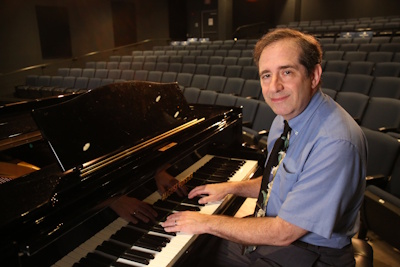 A photo of pianist David Drazin in the Auditorium