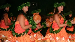 Hawaiian dancers